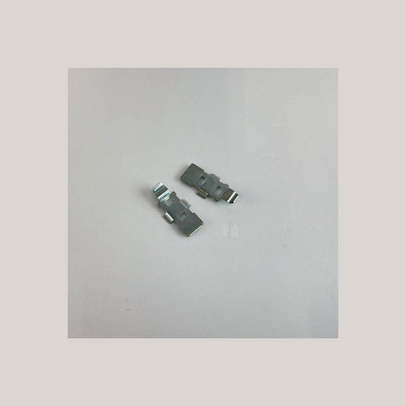 piastrina fijación rejilla horno Whirlpool Indesit C00952152